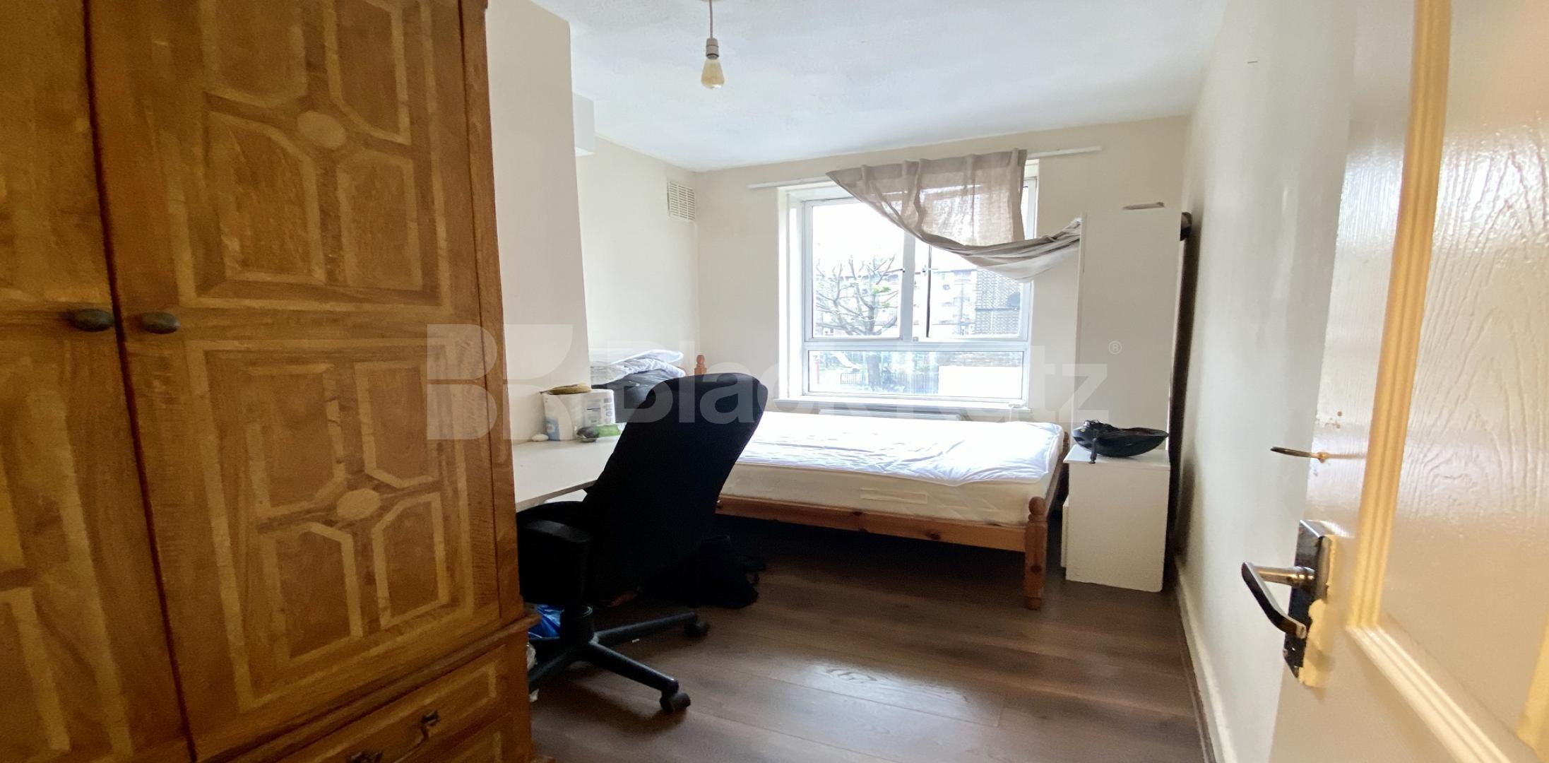 			LET , 4 Bedroom, 1 bath, 1 reception Bungalow			 Browning Street, Elephant & Castle